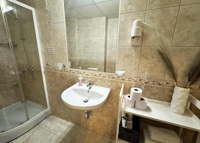 Alpine Glow - Panoramic View Near Gondola Lejlighed *